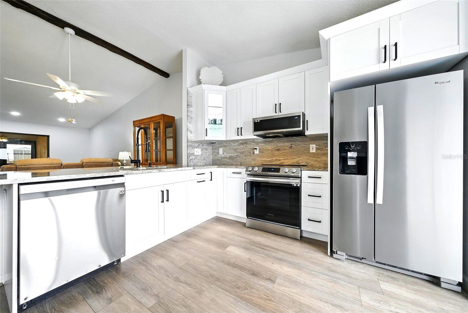 Image 4 of 42 For 1725 Pine Ridge Way E 518e