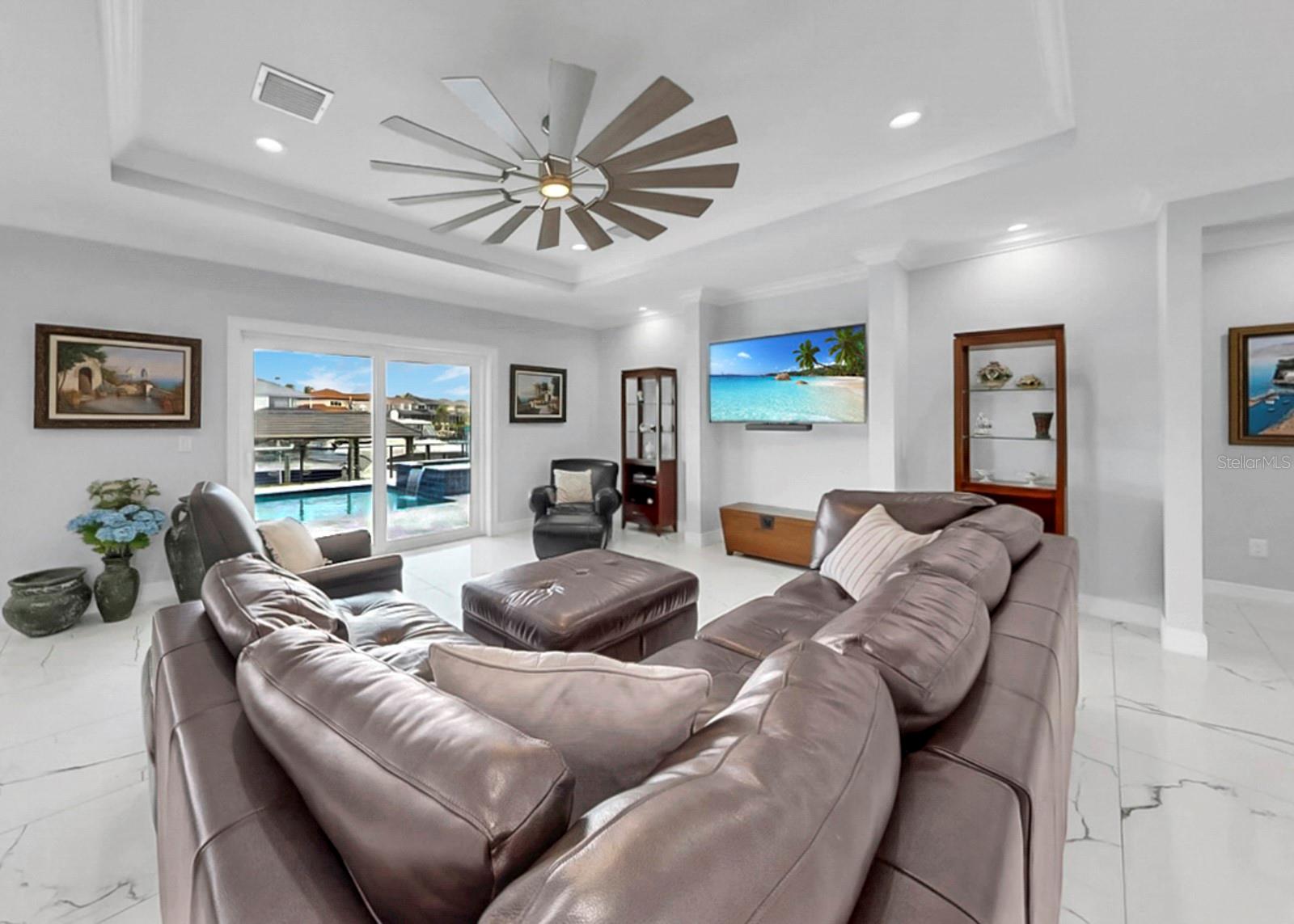 Listing photo id 9 for 901 Capriccio Lane