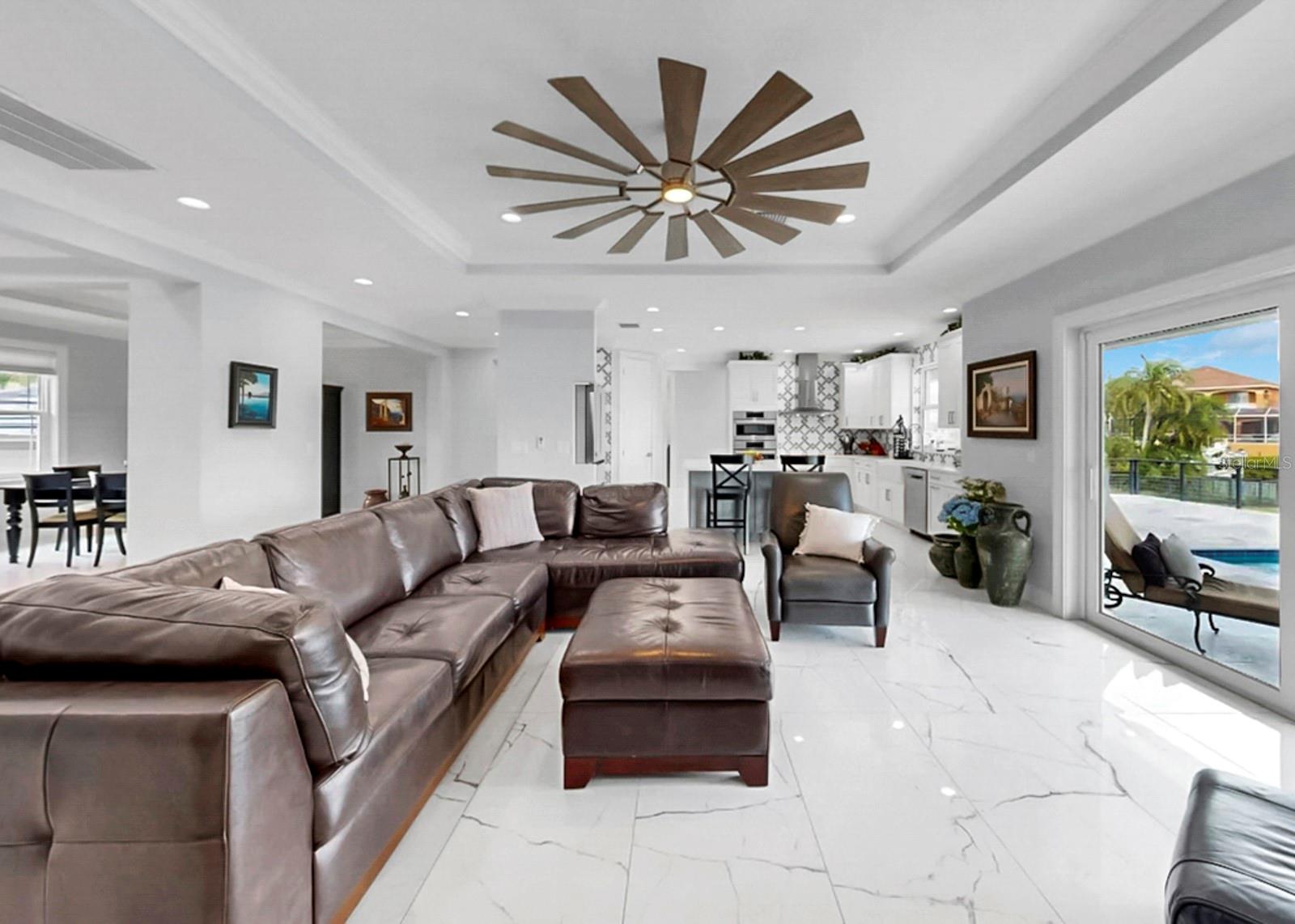 Listing photo id 12 for 901 Capriccio Lane