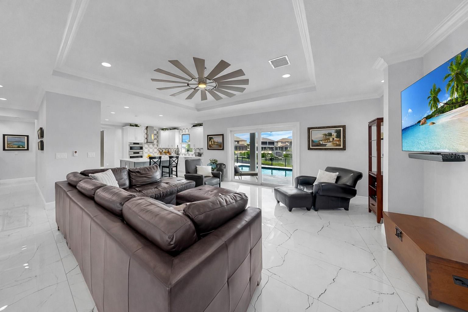 Listing photo id 14 for 901 Capriccio Lane