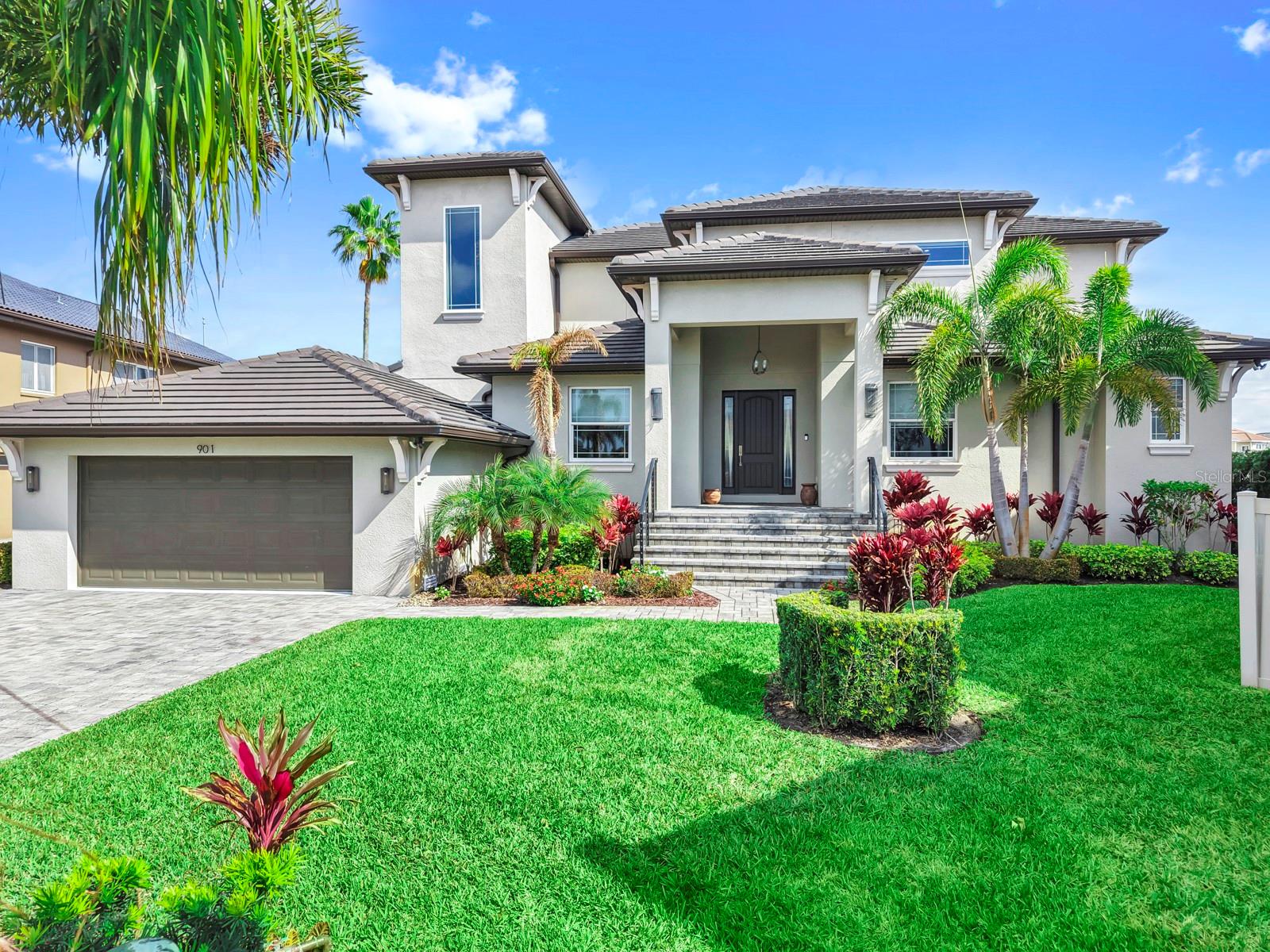 Listing photo id 0 for 901 Capriccio Lane