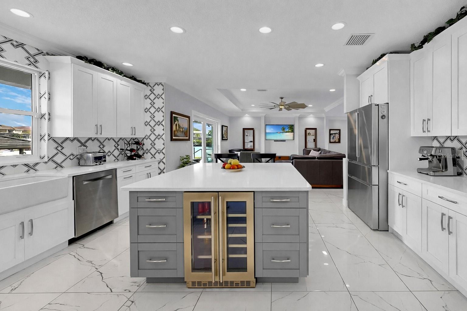 Listing photo id 18 for 901 Capriccio Lane