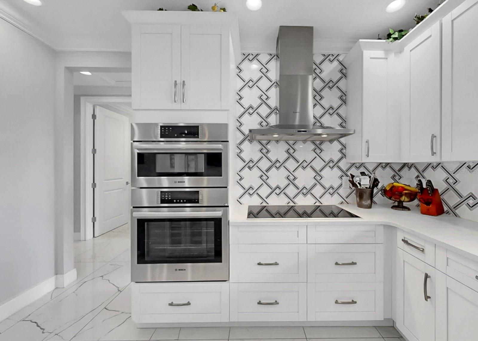 Listing photo id 19 for 901 Capriccio Lane