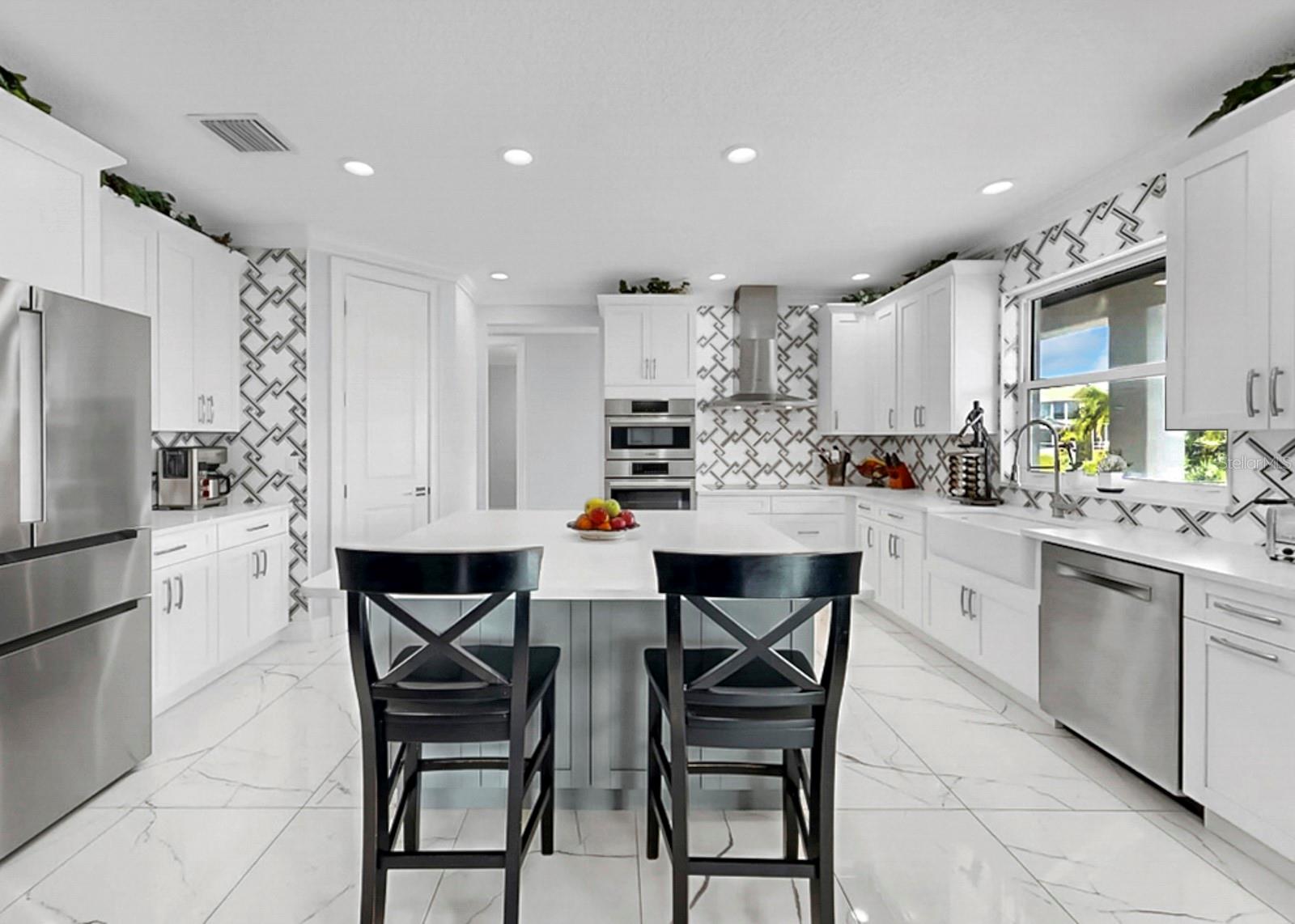 Listing photo id 20 for 901 Capriccio Lane