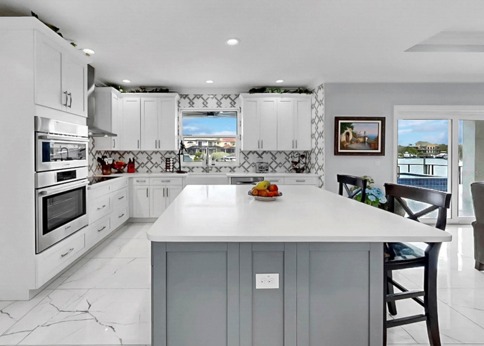 Listing photo id 21 for 901 Capriccio Lane