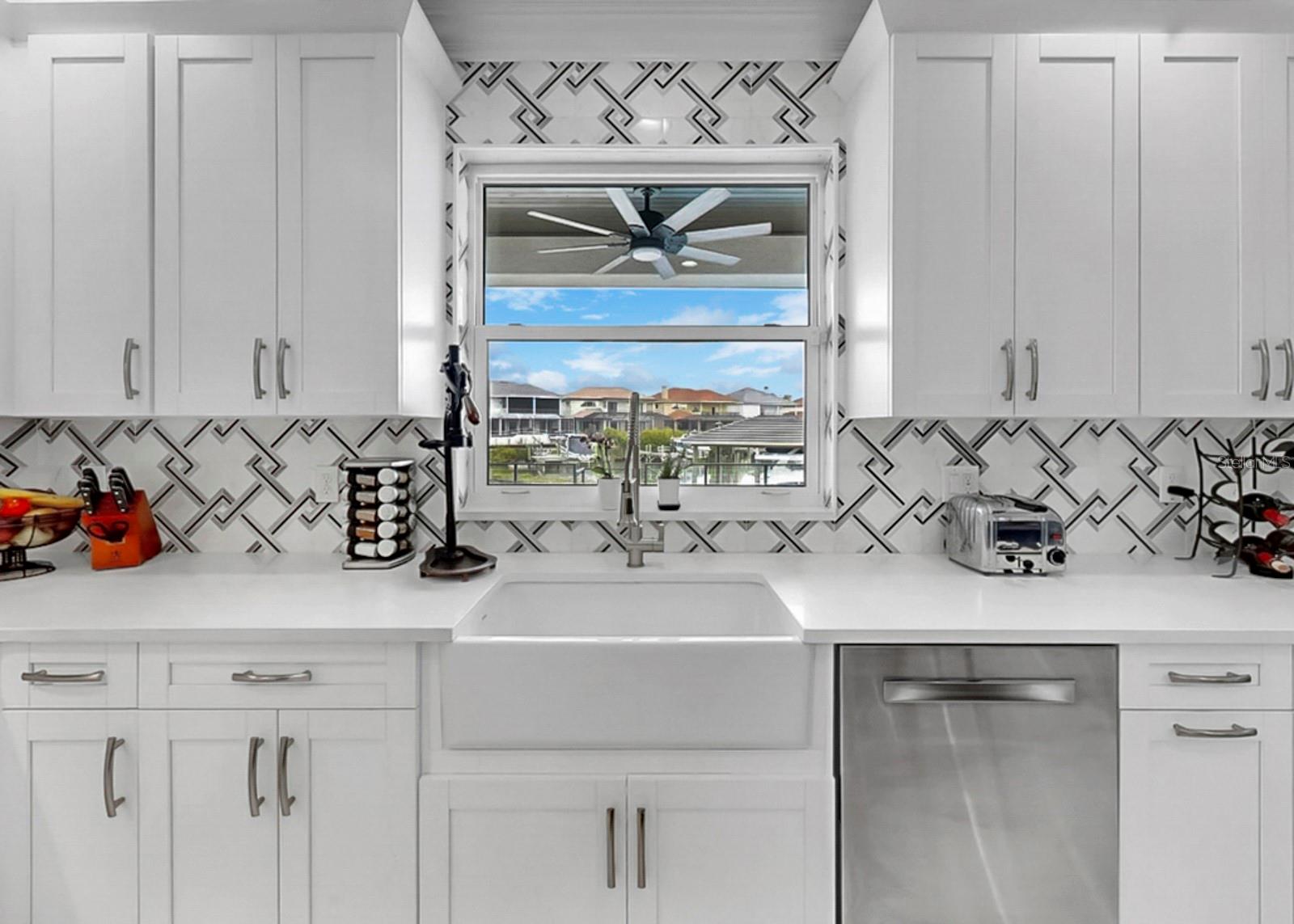 Listing photo id 22 for 901 Capriccio Lane