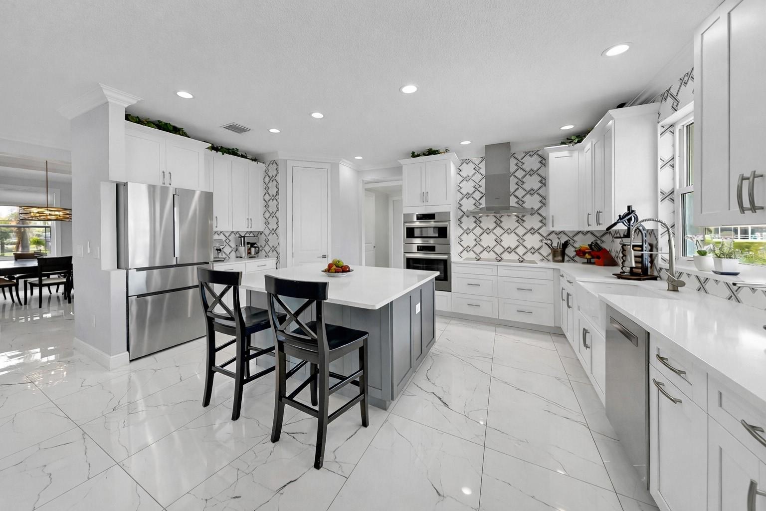 Listing photo id 24 for 901 Capriccio Lane