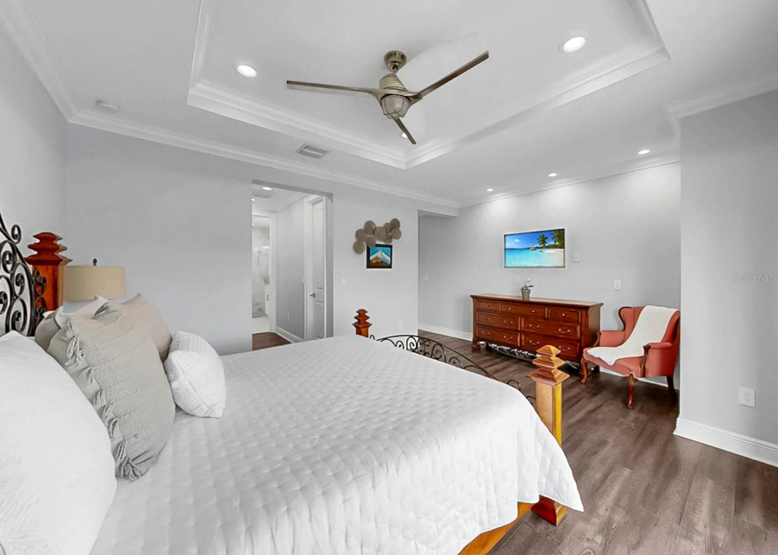 Listing photo id 30 for 901 Capriccio Lane