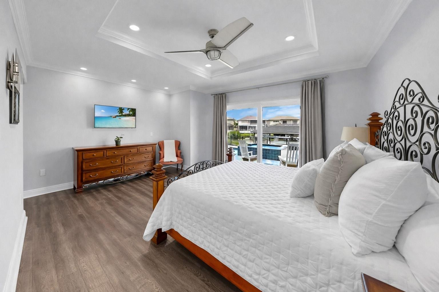 Listing photo id 32 for 901 Capriccio Lane