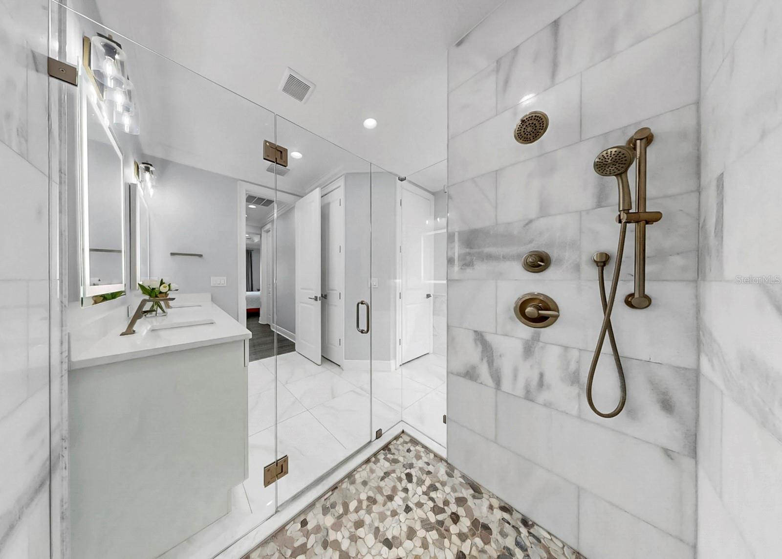 Listing photo id 36 for 901 Capriccio Lane