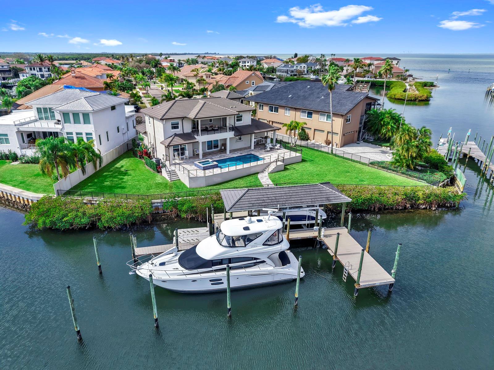 Listing photo id 2 for 901 Capriccio Lane