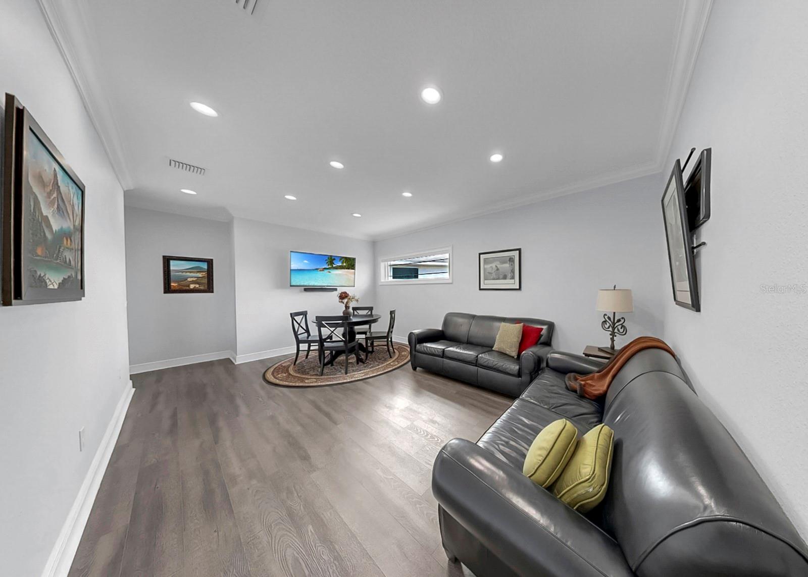 Listing photo id 40 for 901 Capriccio Lane