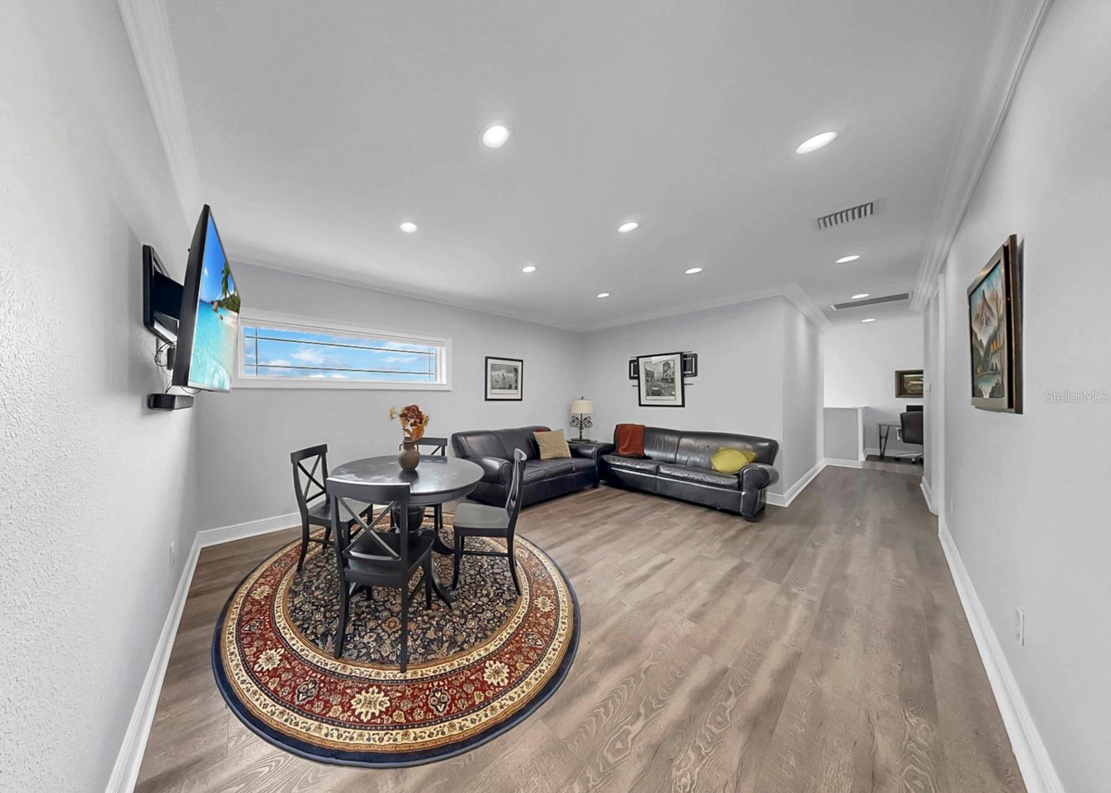 Listing photo id 41 for 901 Capriccio Lane