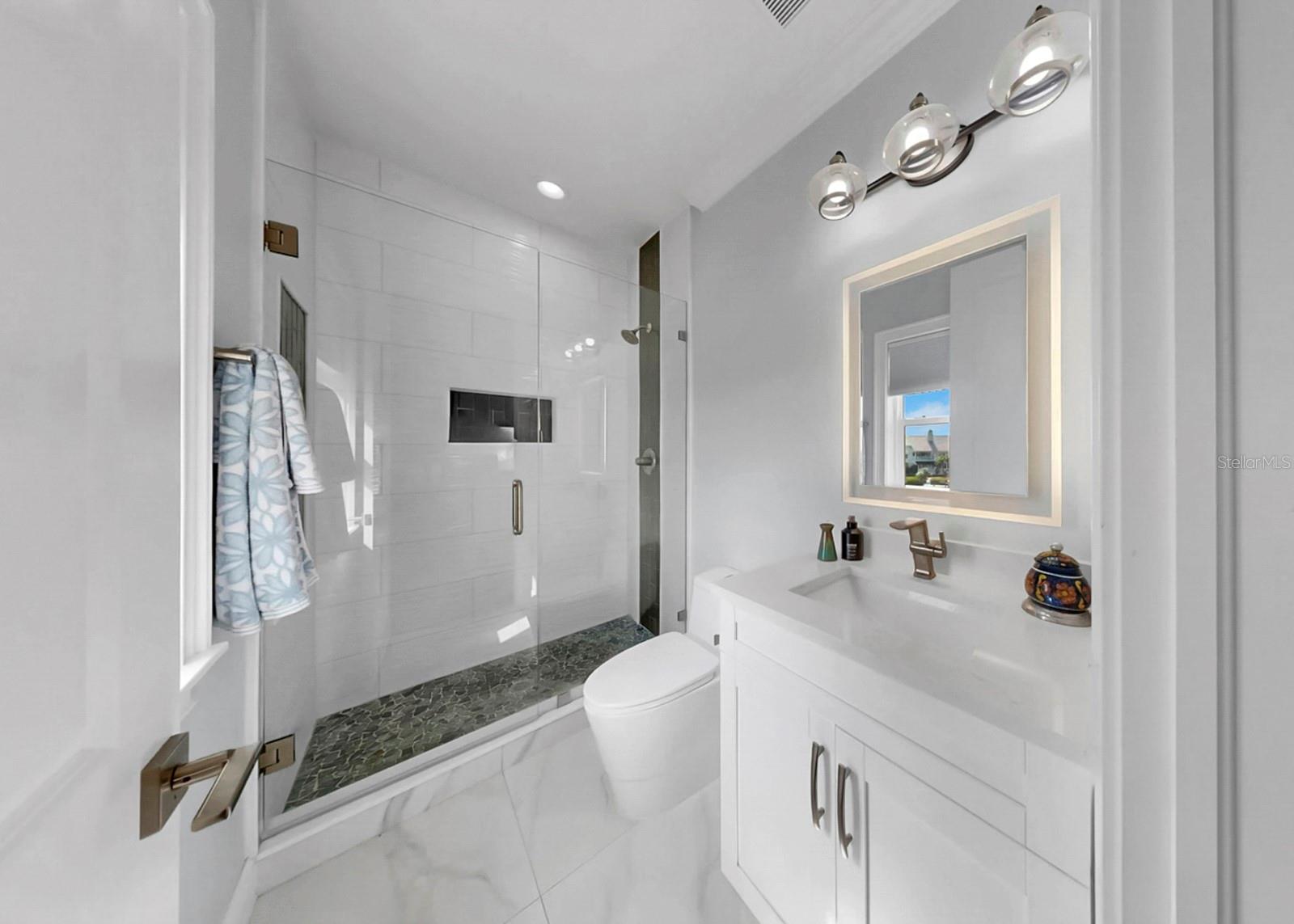 Listing photo id 45 for 901 Capriccio Lane