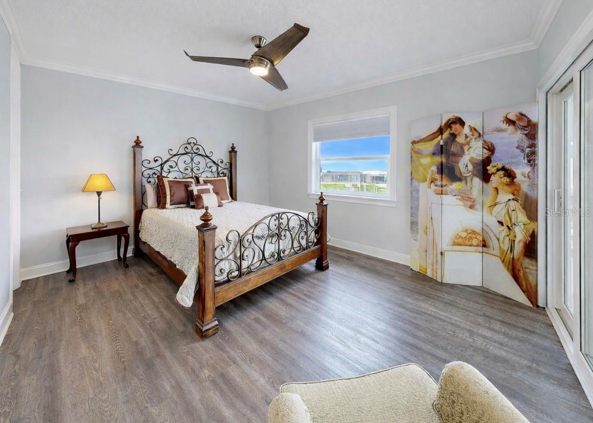 Listing photo id 46 for 901 Capriccio Lane