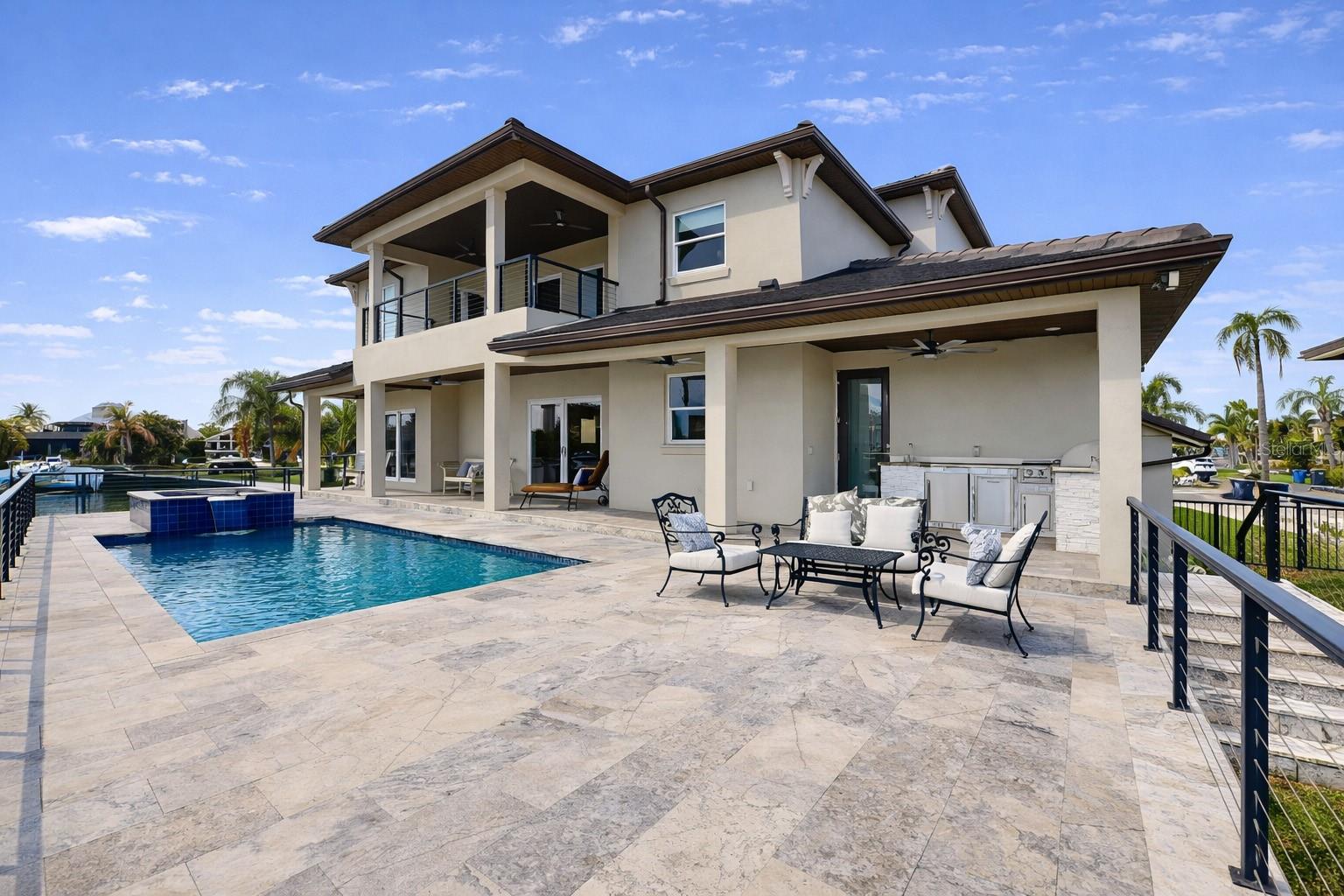 Listing photo id 3 for 901 Capriccio Lane