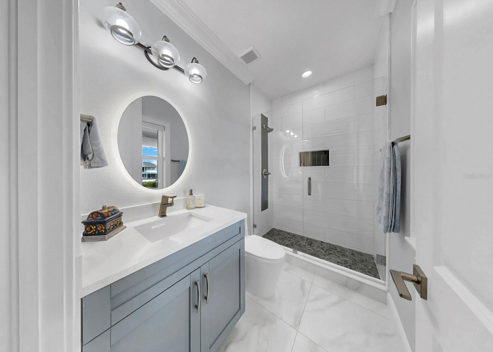 Listing photo id 49 for 901 Capriccio Lane