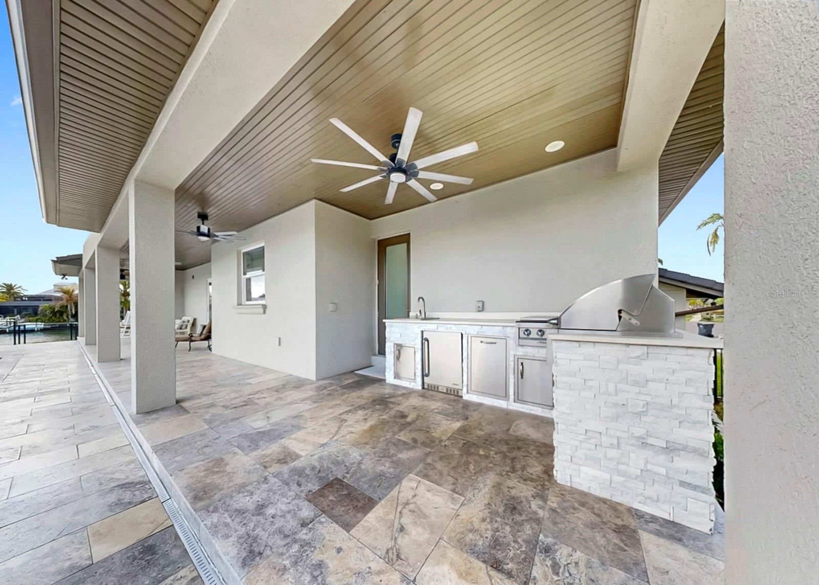 Listing photo id 52 for 901 Capriccio Lane