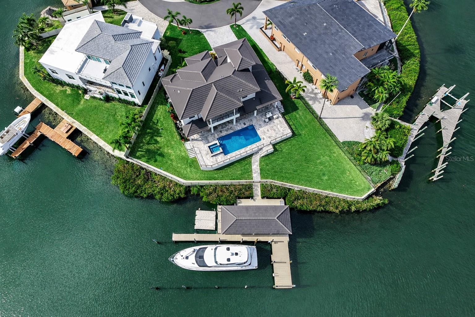 Listing photo id 61 for 901 Capriccio Lane