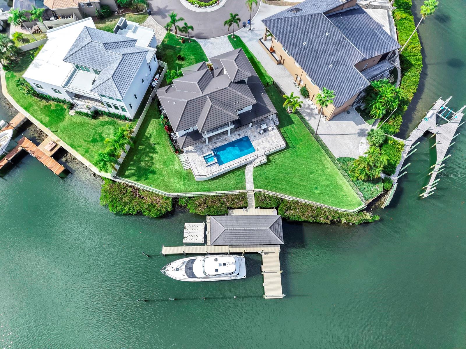 Listing photo id 70 for 901 Capriccio Lane