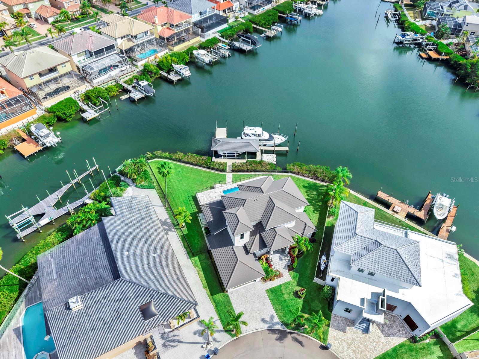 Listing photo id 71 for 901 Capriccio Lane