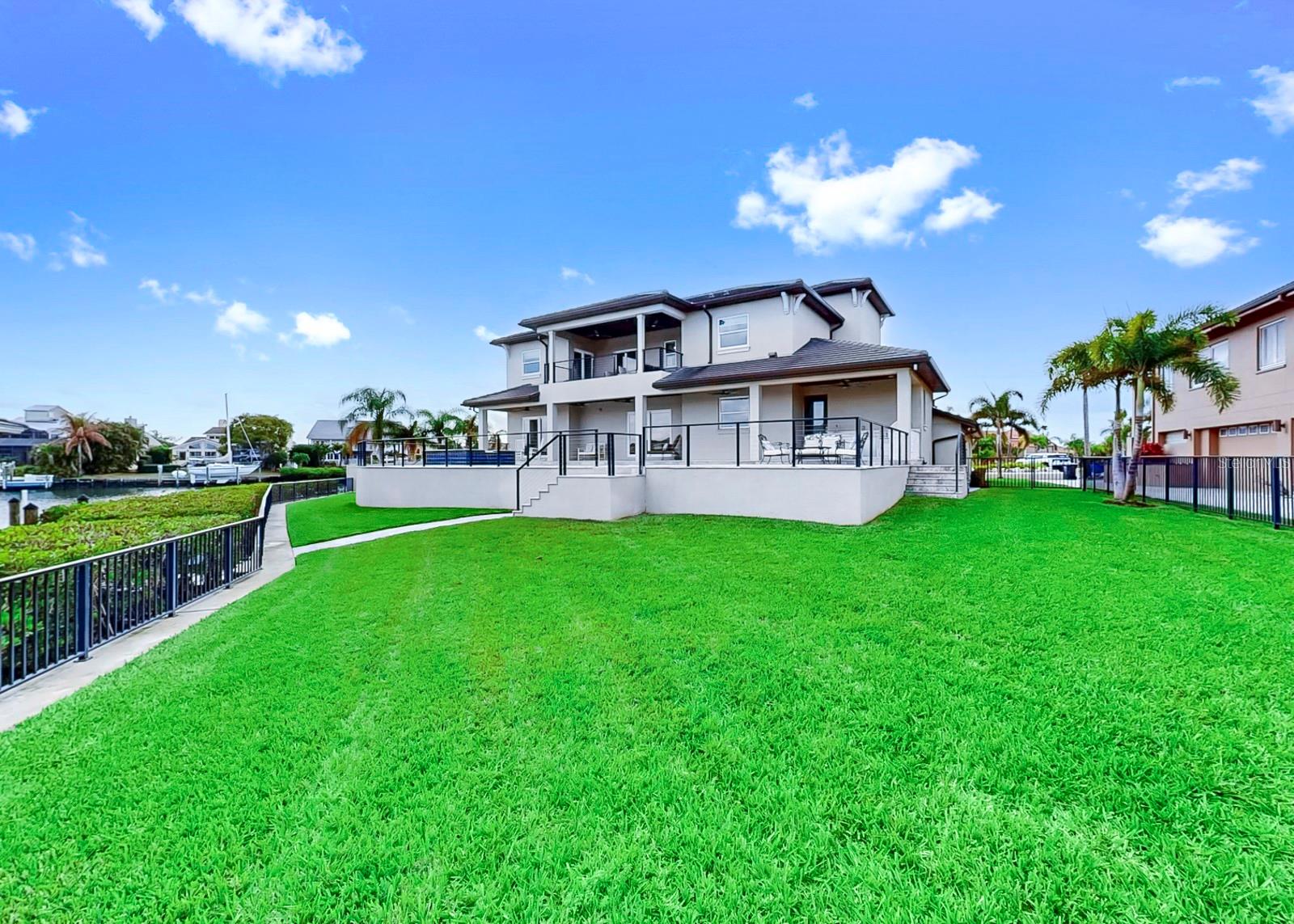 Listing photo id 72 for 901 Capriccio Lane