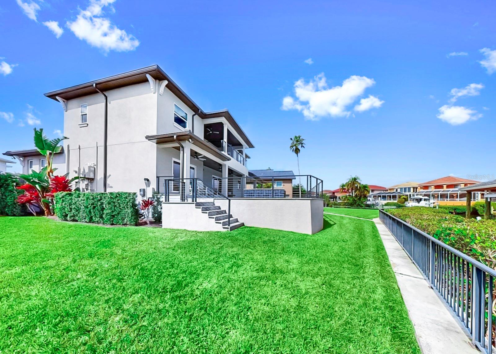 Listing photo id 73 for 901 Capriccio Lane