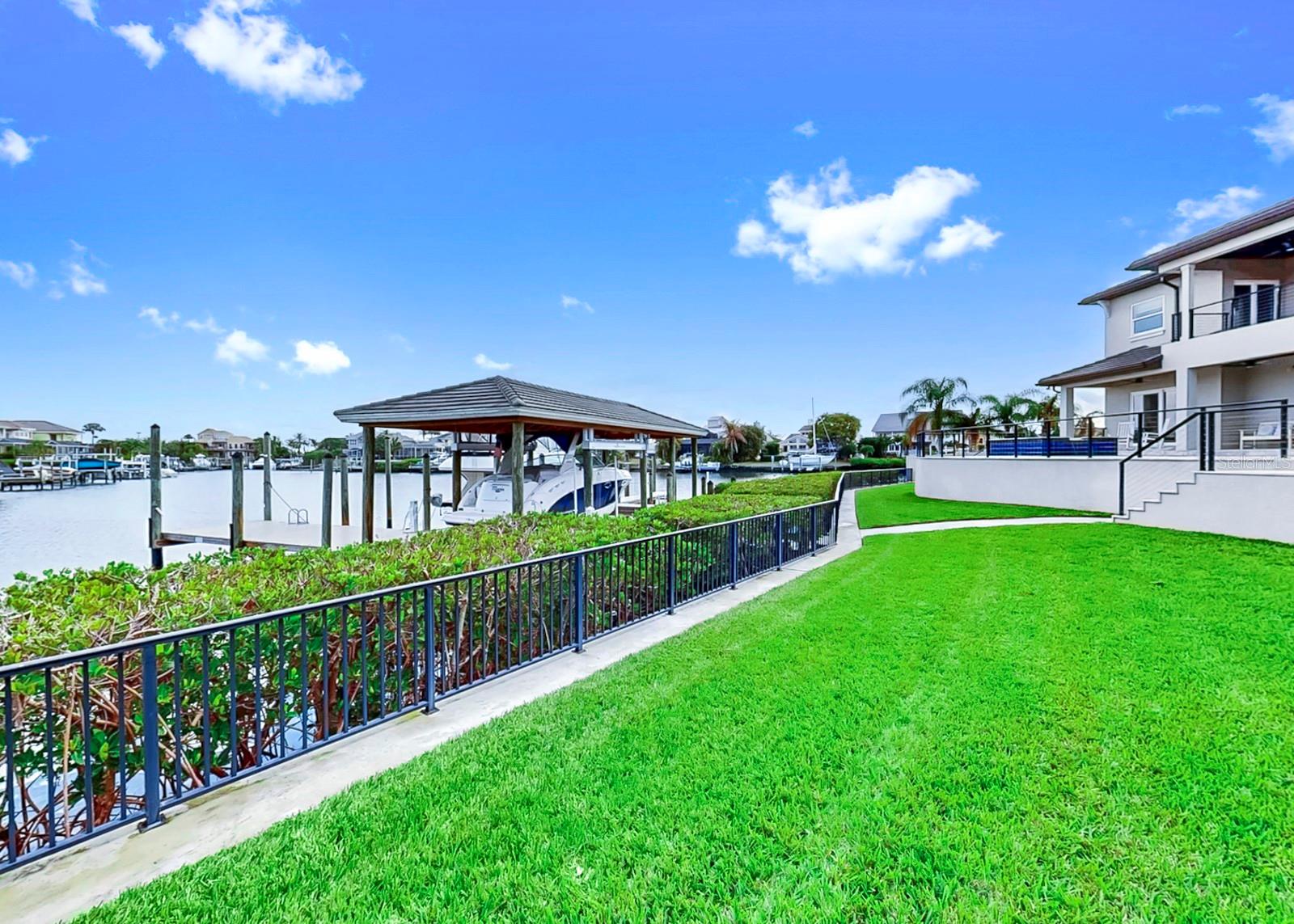 Listing photo id 75 for 901 Capriccio Lane