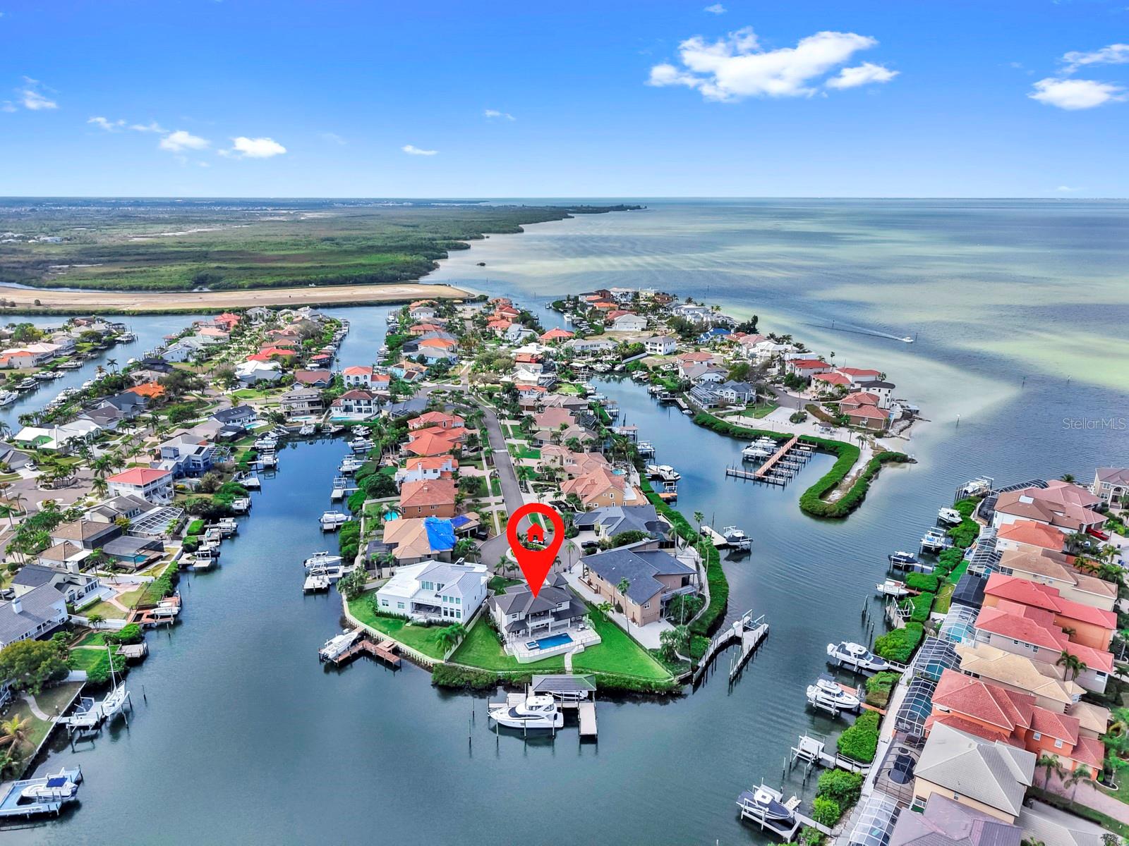 Listing photo id 77 for 901 Capriccio Lane