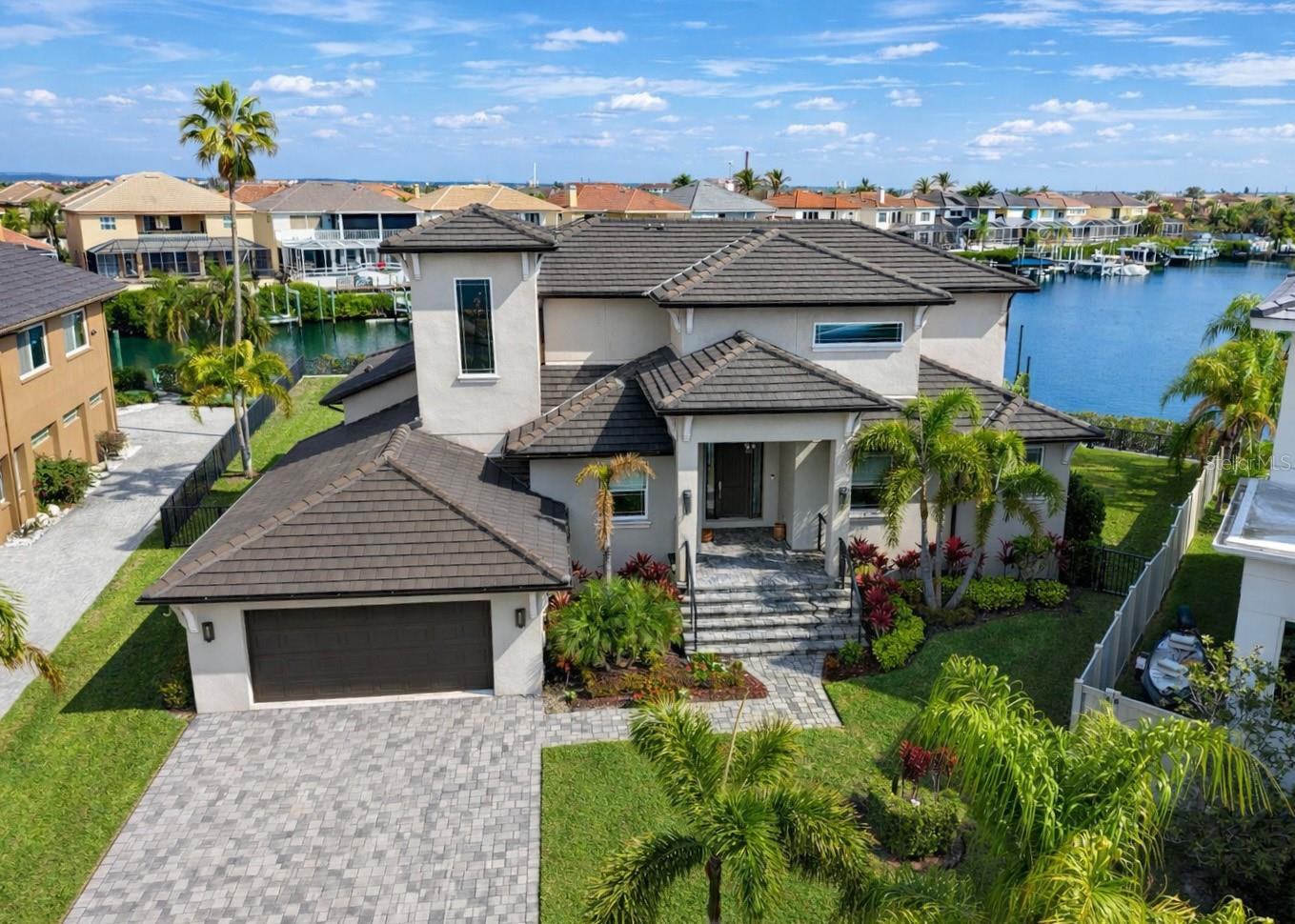 Listing photo id 6 for 901 Capriccio Lane