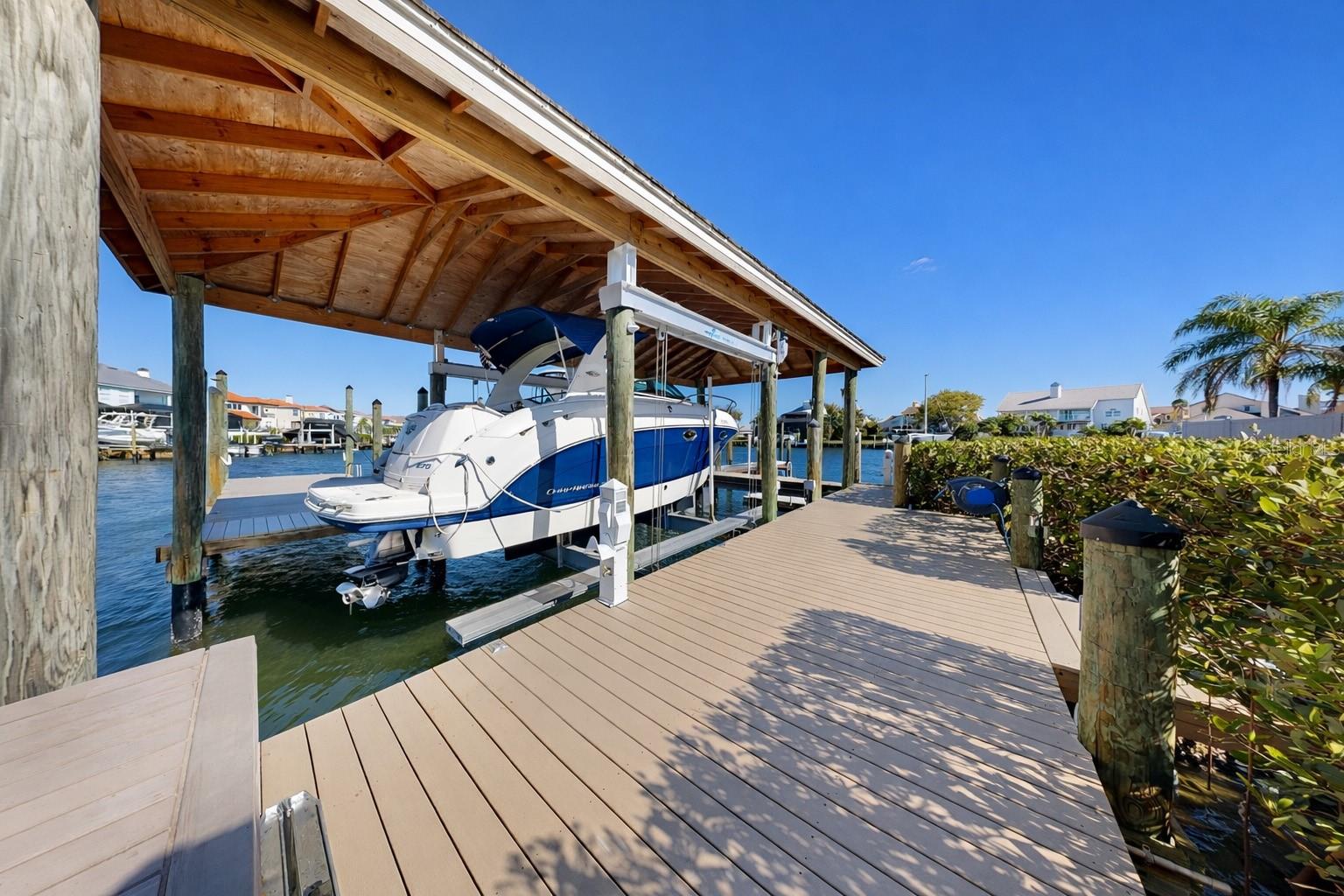 Listing photo id 81 for 901 Capriccio Lane