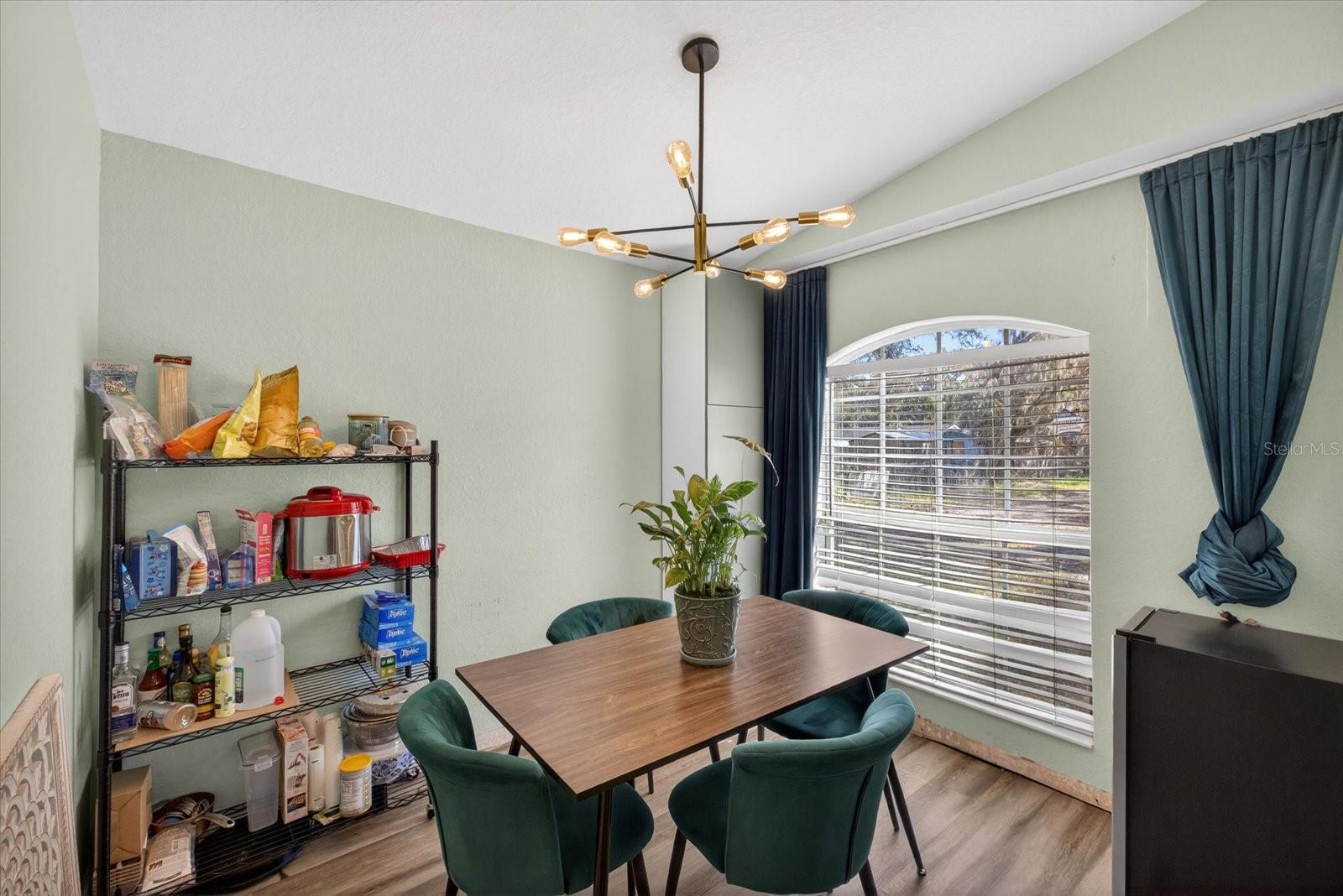 Listing photo id 13 for 5117 Nesmith Road