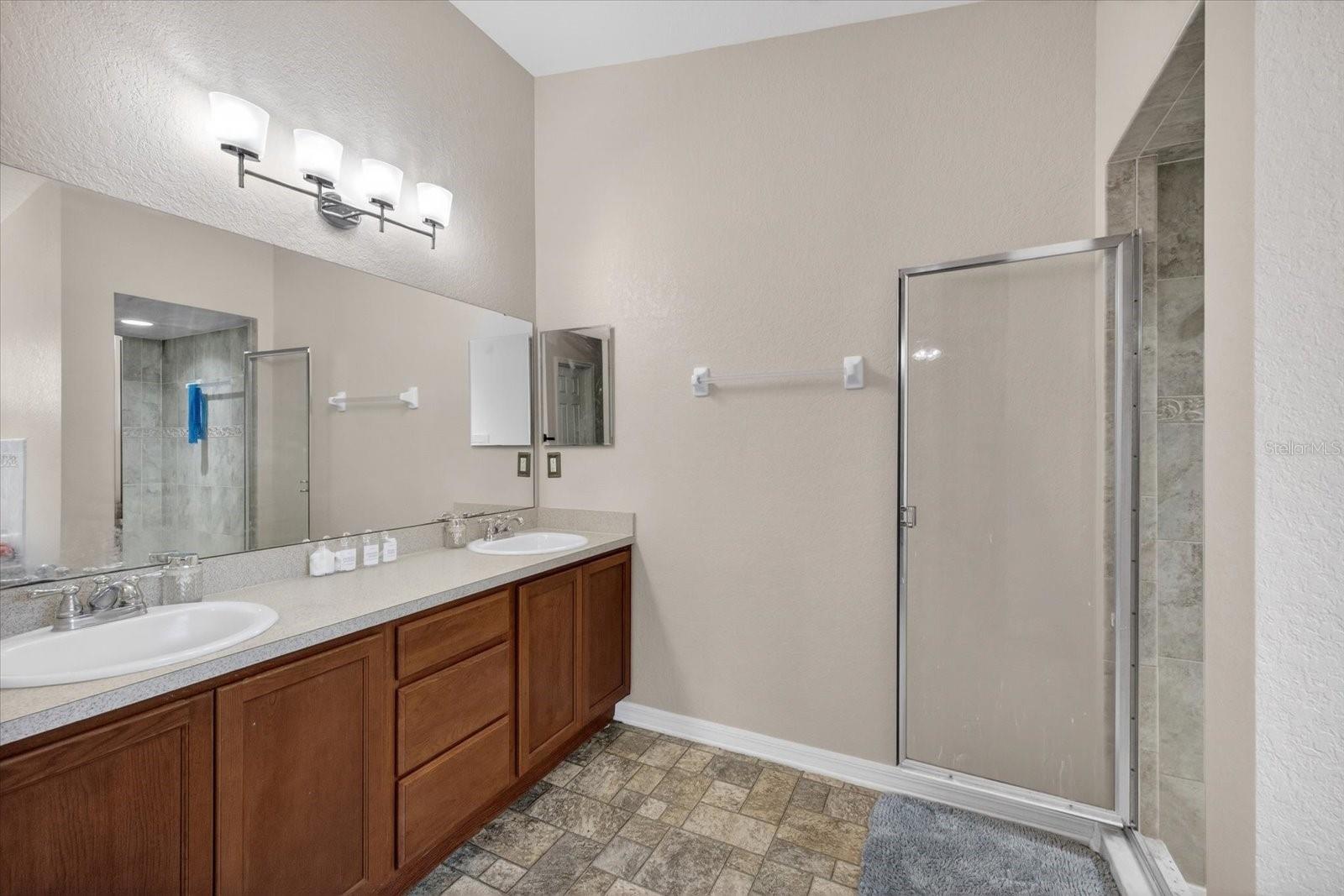 Listing photo id 24 for 5117 Nesmith Road