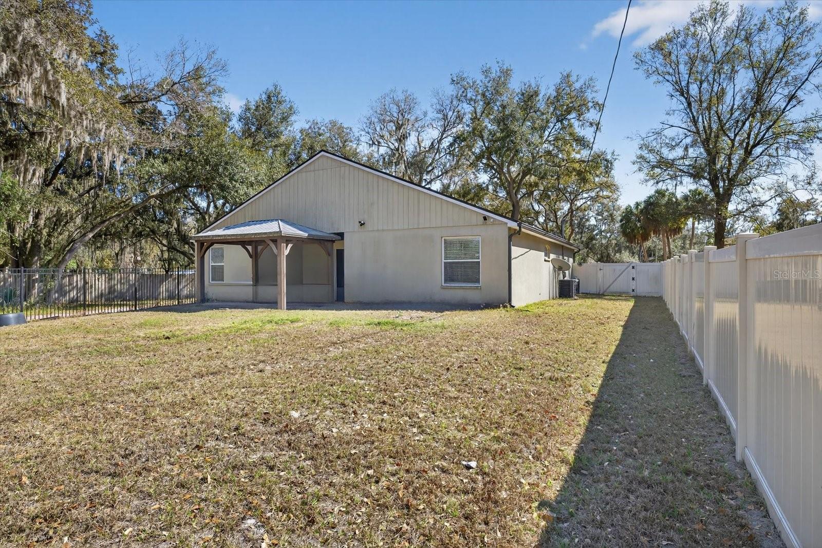 Listing photo id 27 for 5117 Nesmith Road