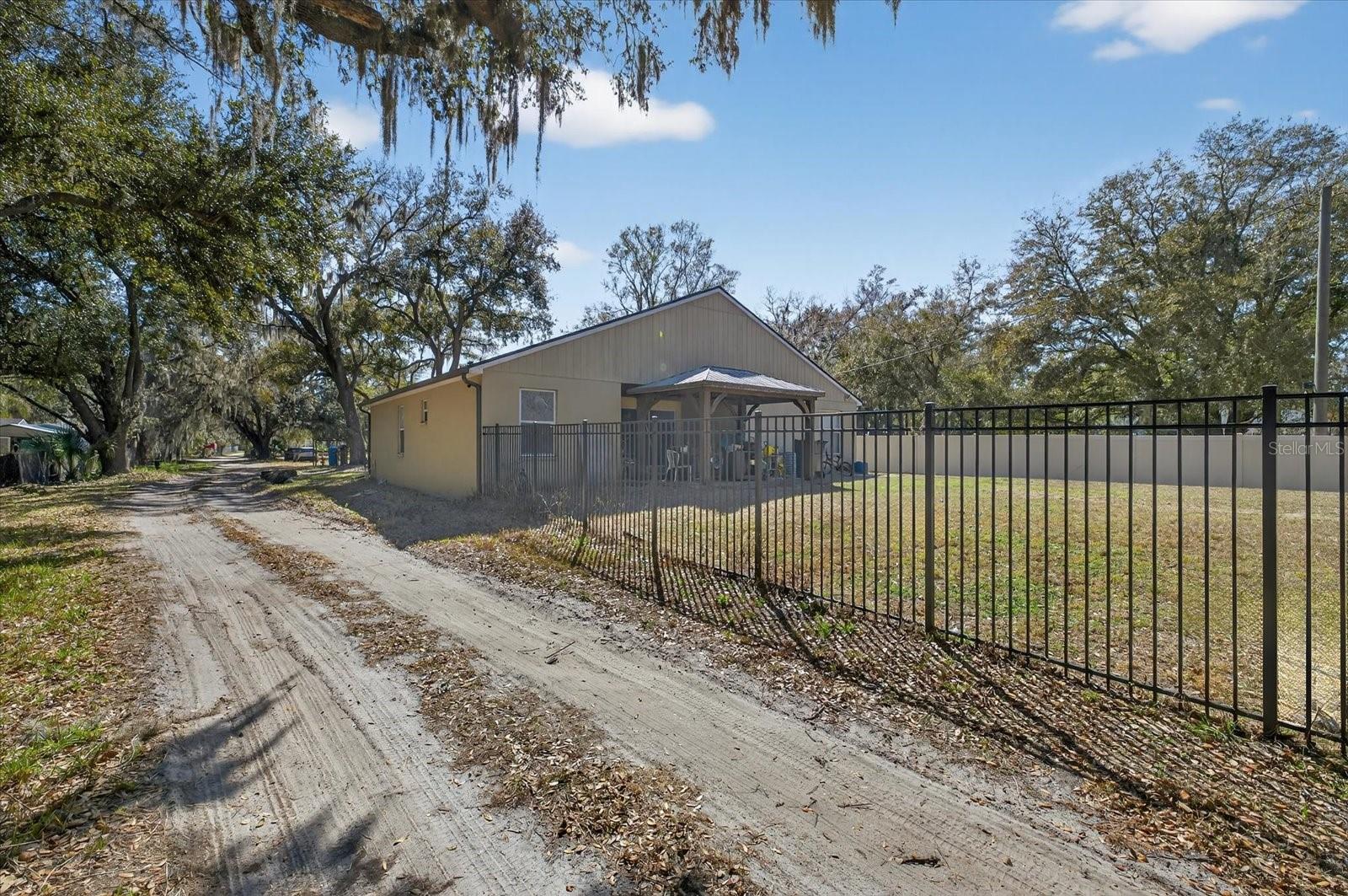 Listing photo id 31 for 5117 Nesmith Road