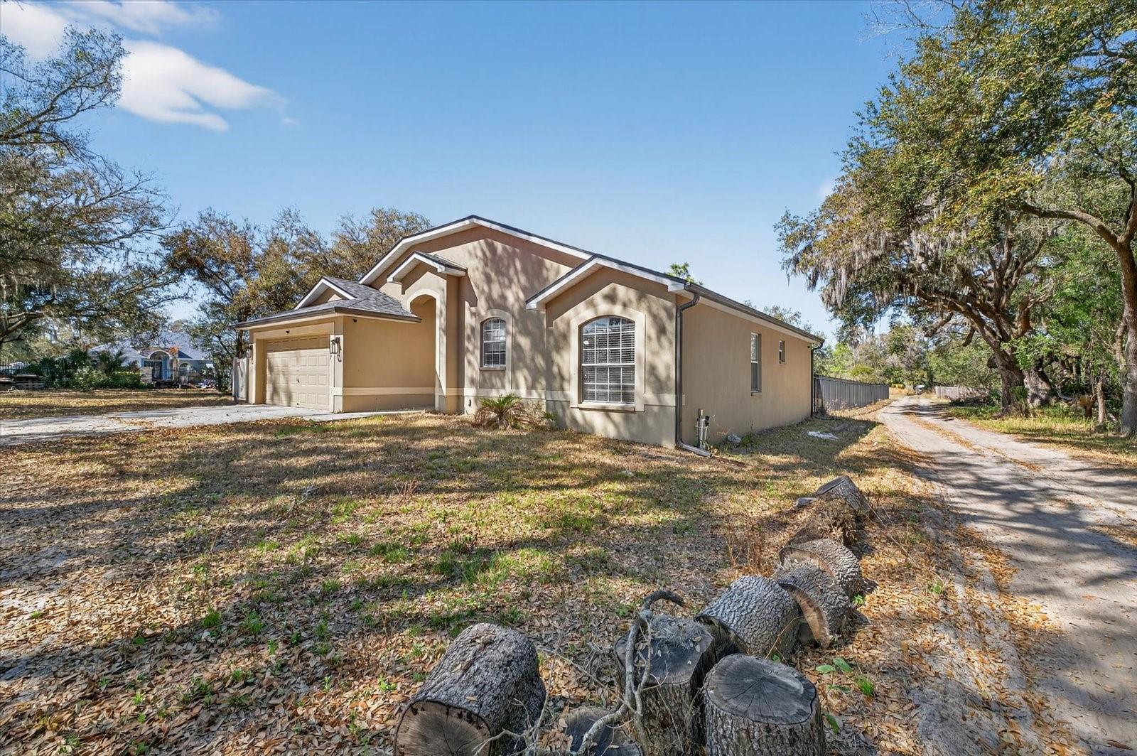Listing photo id 3 for 5117 Nesmith Road