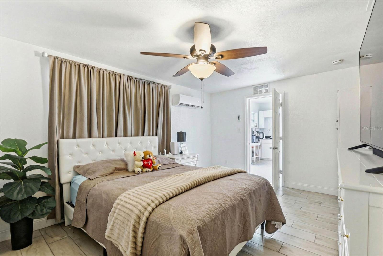 Image 25 of 87 For 2521 Crest Avenue