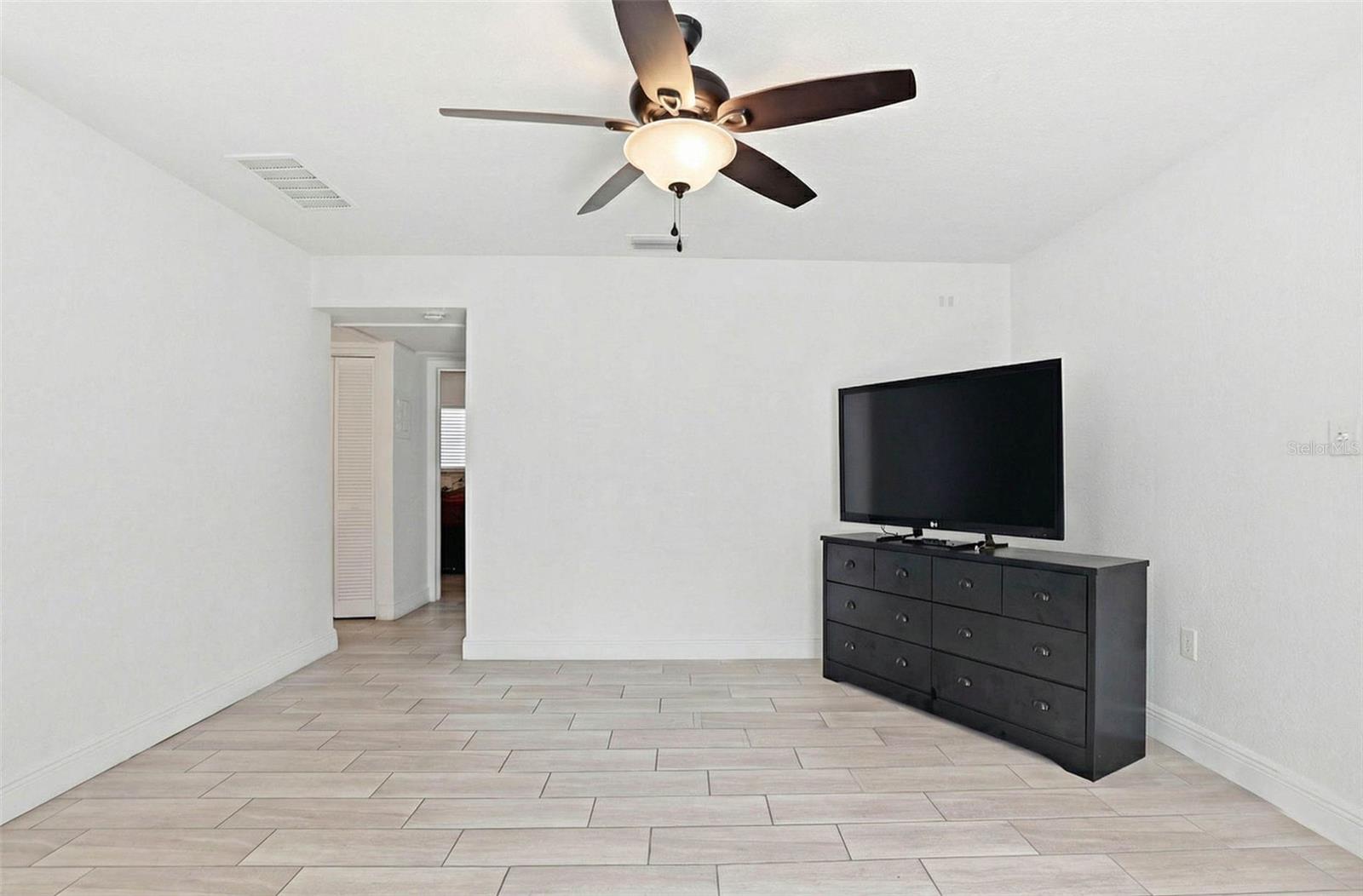 Image 3 of 87 For 2521 Crest Avenue