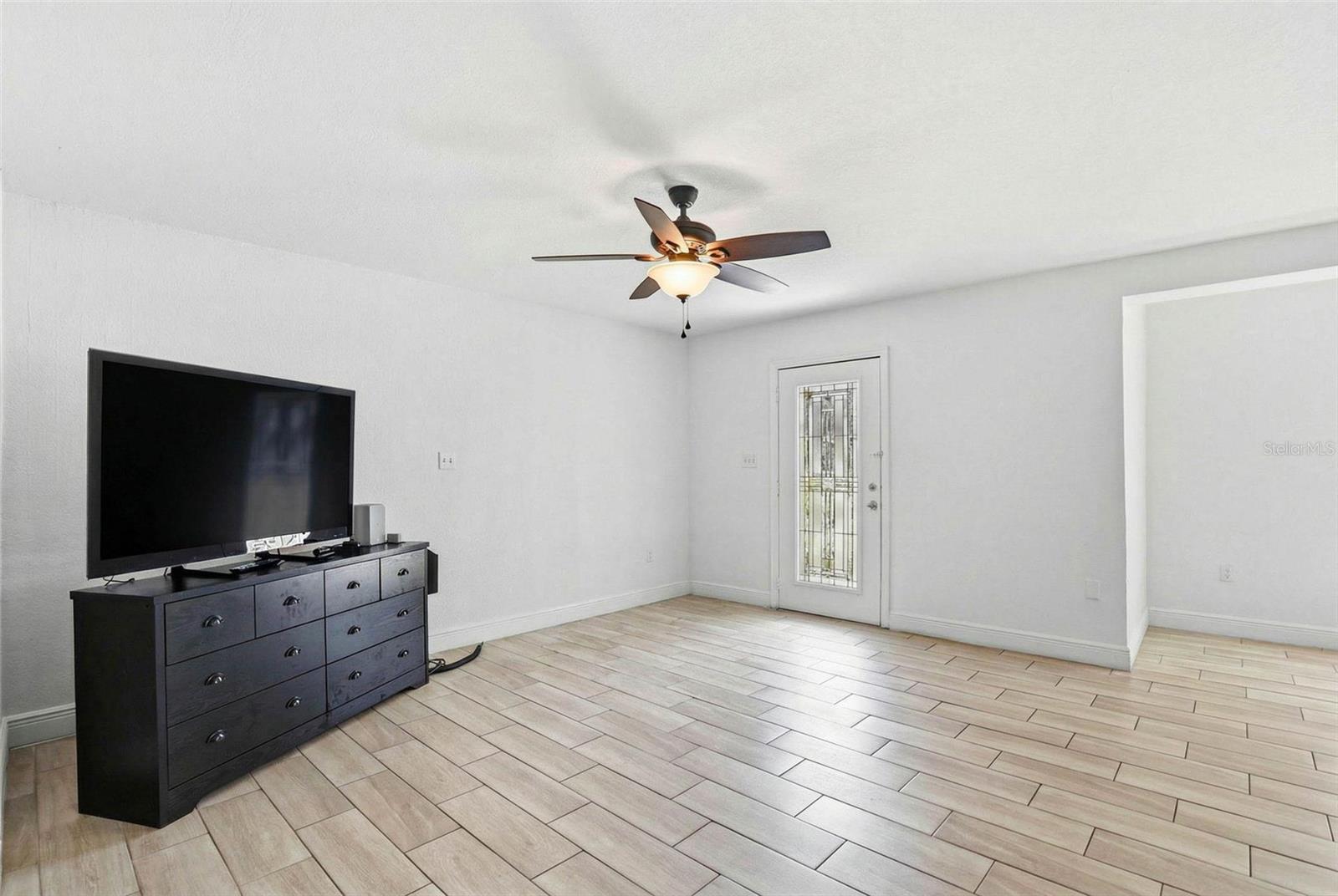 Image 4 of 87 For 2521 Crest Avenue