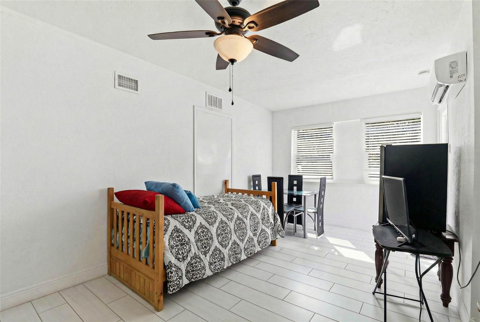 Image 50 of 87 For 2521 Crest Avenue