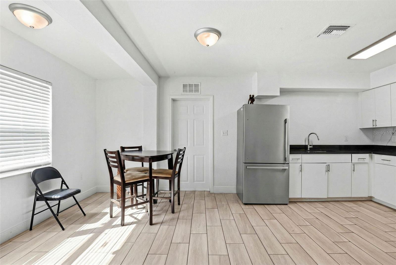 Image 6 of 87 For 2521 Crest Avenue