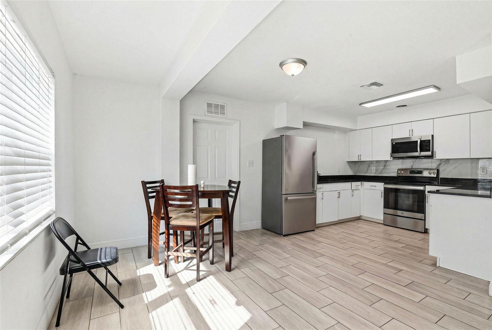 Image 7 of 87 For 2521 Crest Avenue