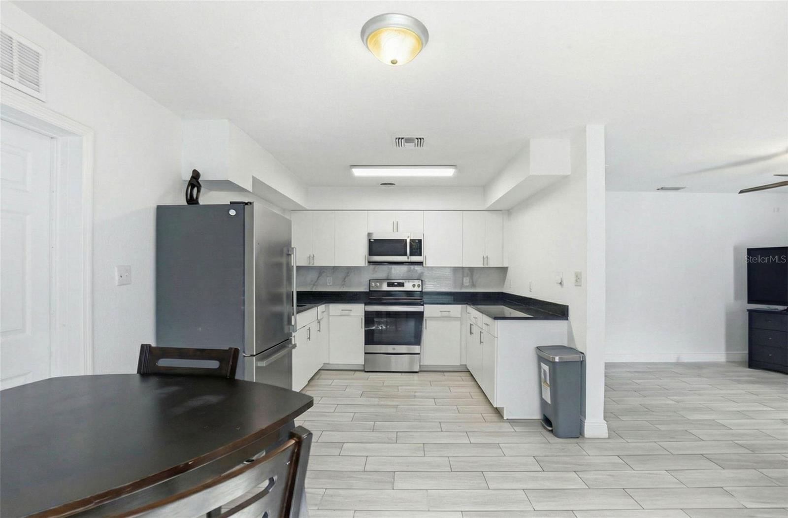 Image 8 of 87 For 2521 Crest Avenue