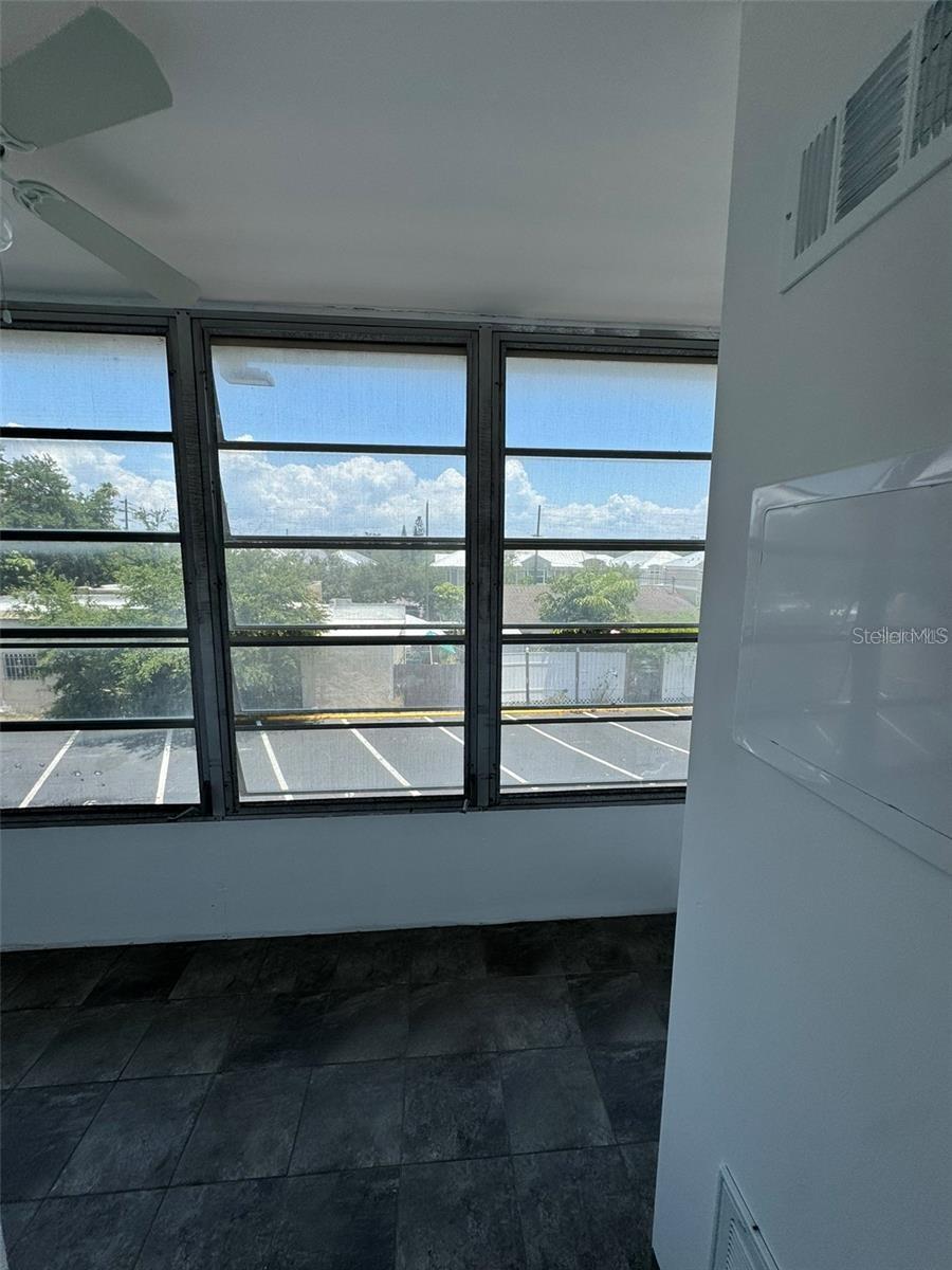 Image 11 of 13 For 1257 Drew Street 14