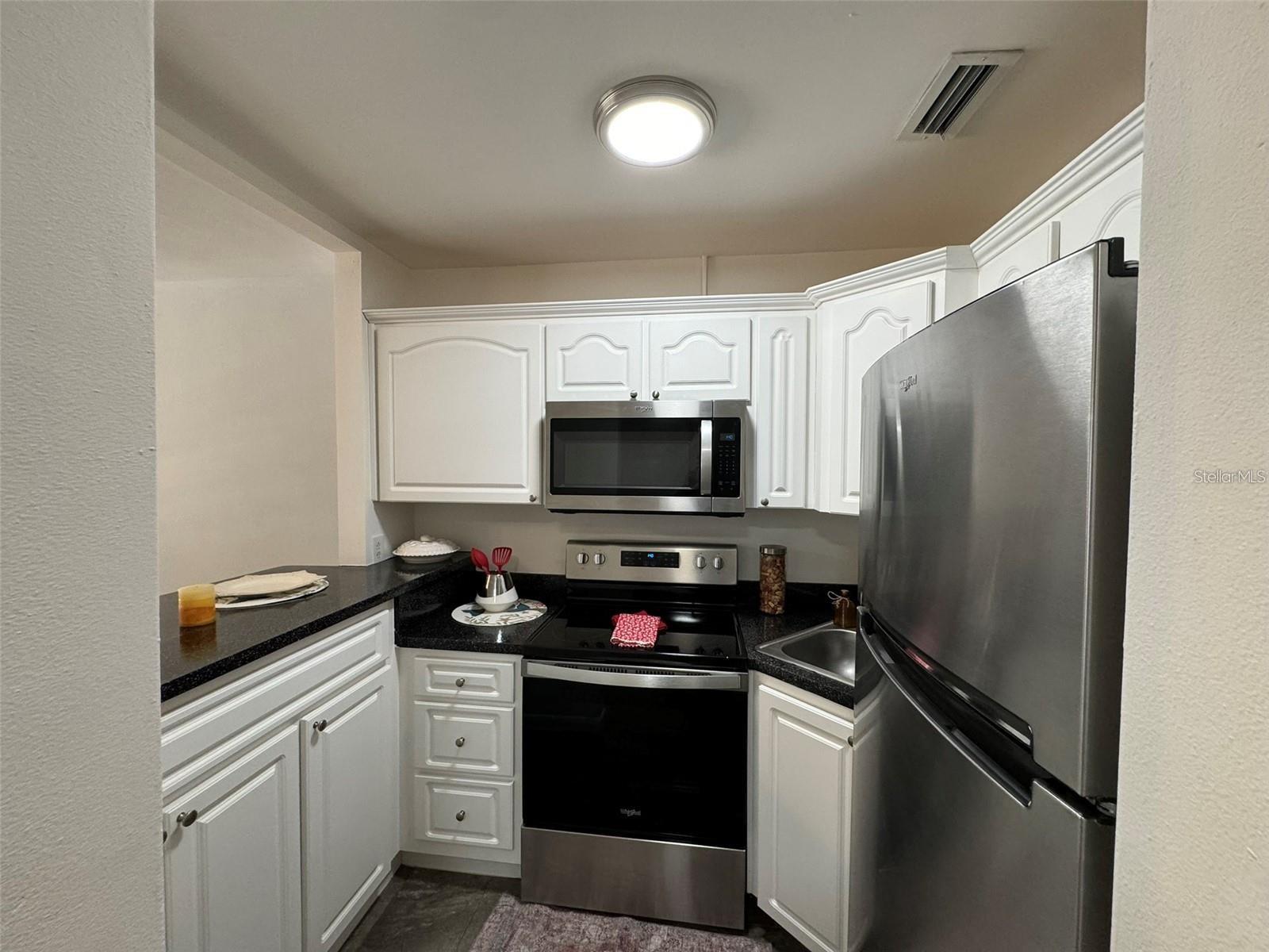 Image 5 of 13 For 1257 Drew Street 14