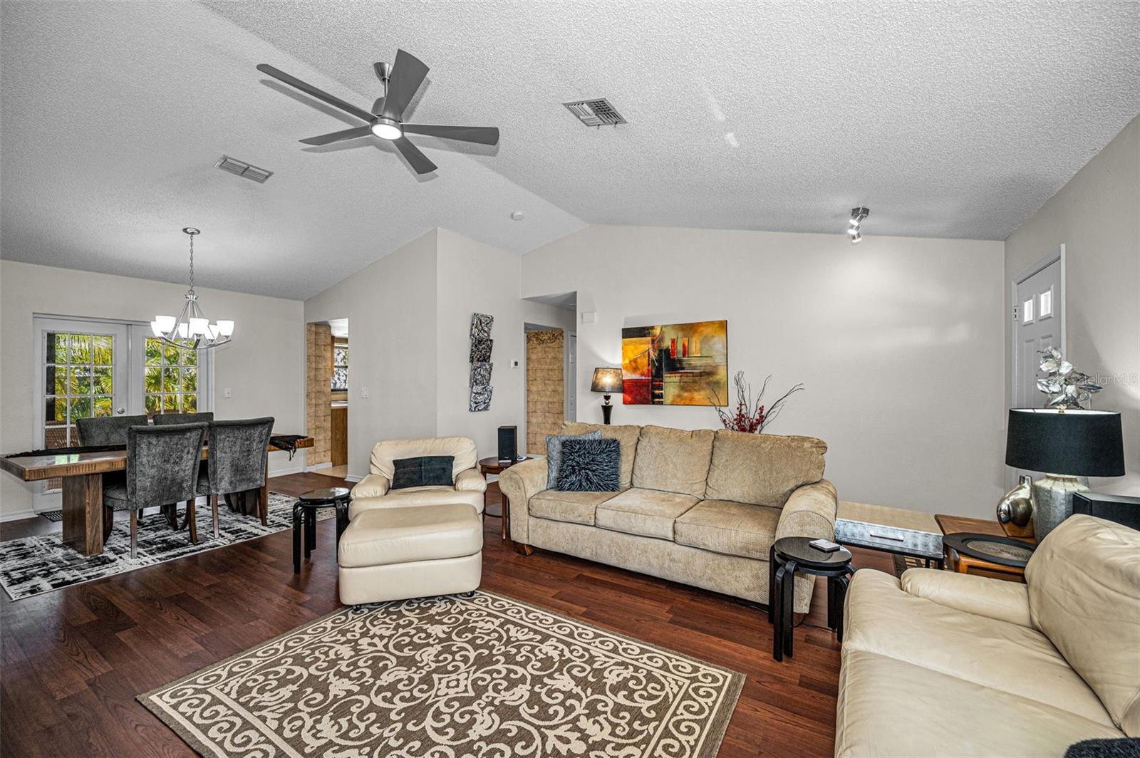 Image 11 of 41 For 1533 Foxcroft Drive W