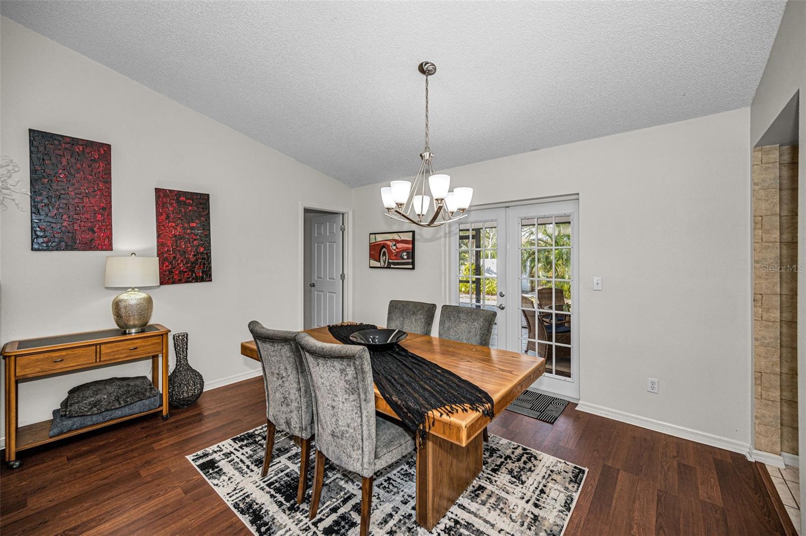 Image 12 of 41 For 1533 Foxcroft Drive W