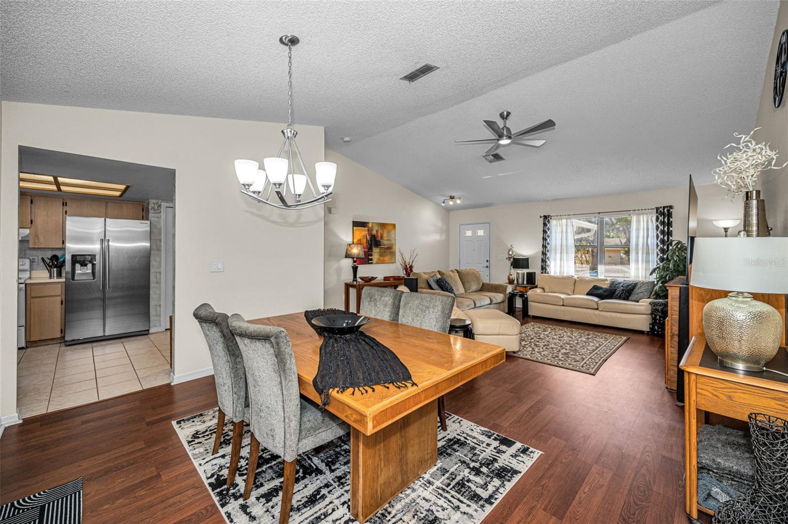 Image 13 of 41 For 1533 Foxcroft Drive W