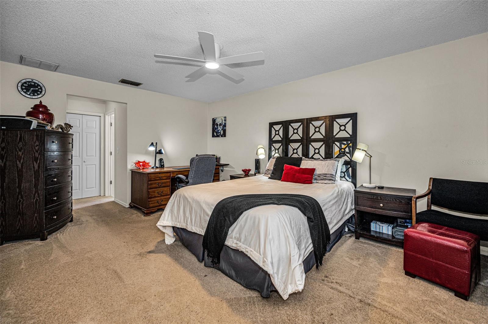 Image 18 of 41 For 1533 Foxcroft Drive W