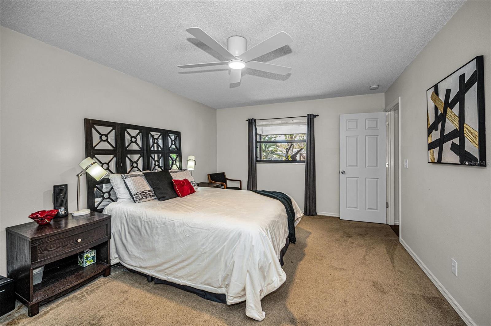 Image 19 of 41 For 1533 Foxcroft Drive W